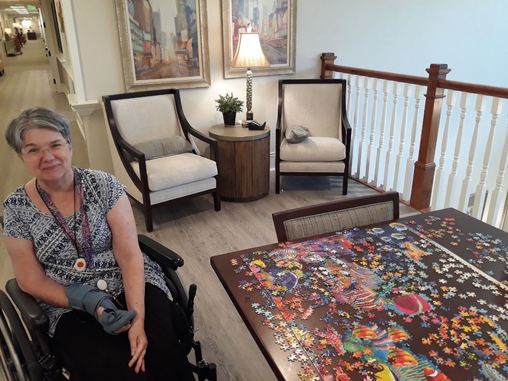Missouri Medicaid Home Care: A Family's Guide to MO HealthNet Waivers 1 Rachel Blindauer with her mother in a beautifully designed living space